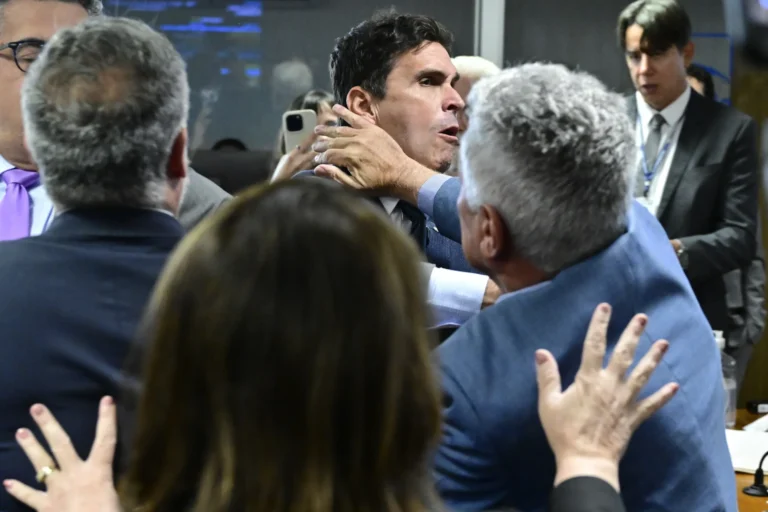 Rogério Correa agride Luiz Lima Foto Geraldo Magela Agência Senado