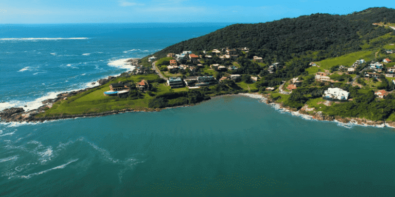 Praia do Vigia Garopaba Foto Portal Turistico